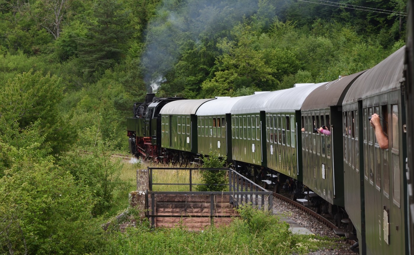 Dampfzug der Sauschwänzlebahn auf dem Epfenhofener Viadukt