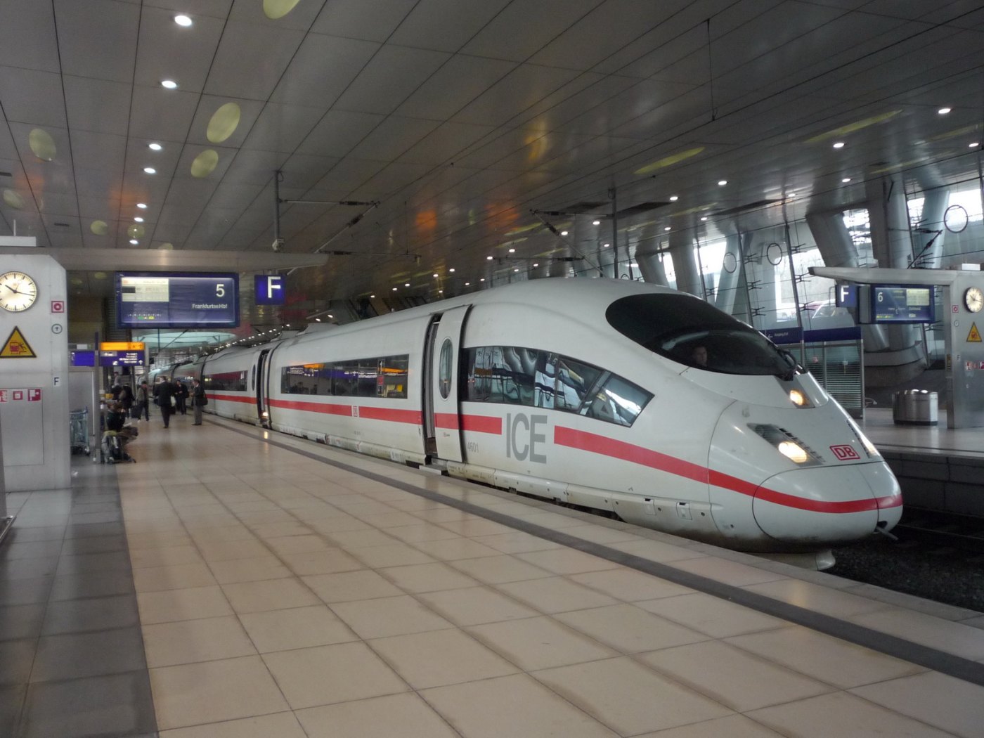 Frankfurt Flughafen Fernbahnhof 129 h