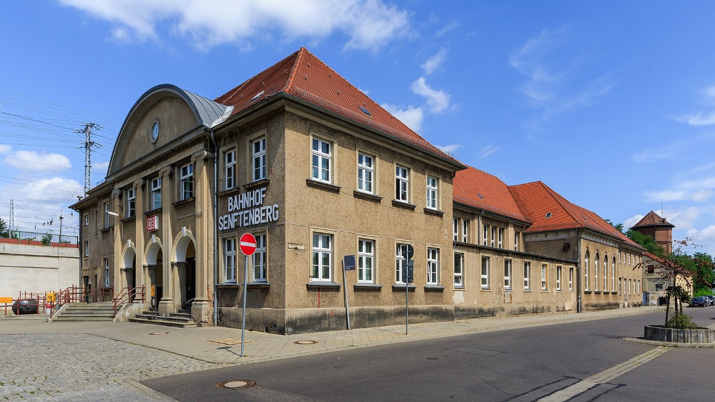 Niederlausitz Senftenberg 07 2015 img1 Bahnhof