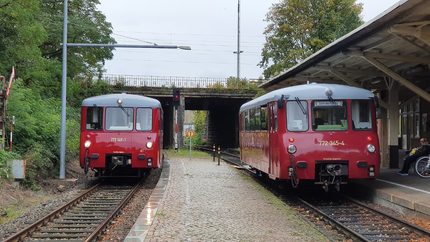 LVT 772 149 und 772 345 im Bahnhof Sömmerda