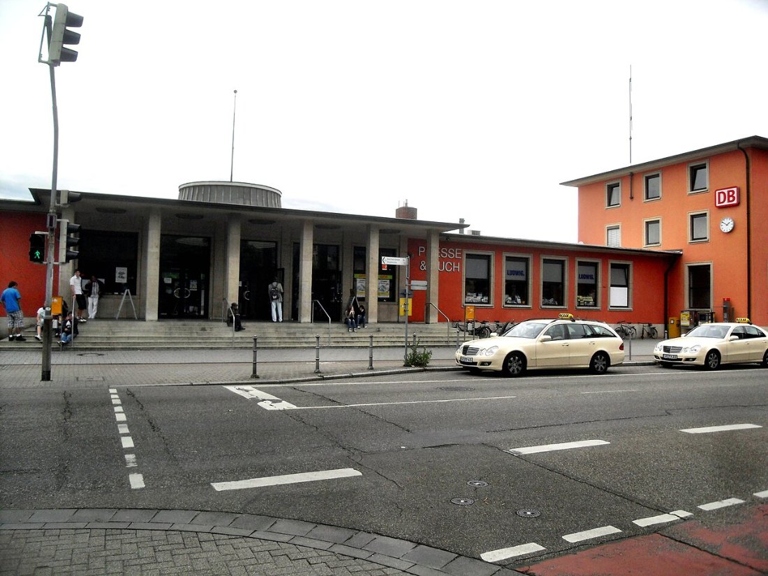 Speyerer Hauptbahnhof Empfangsgebäude von Bahnhofstraße aus 7.7.2009