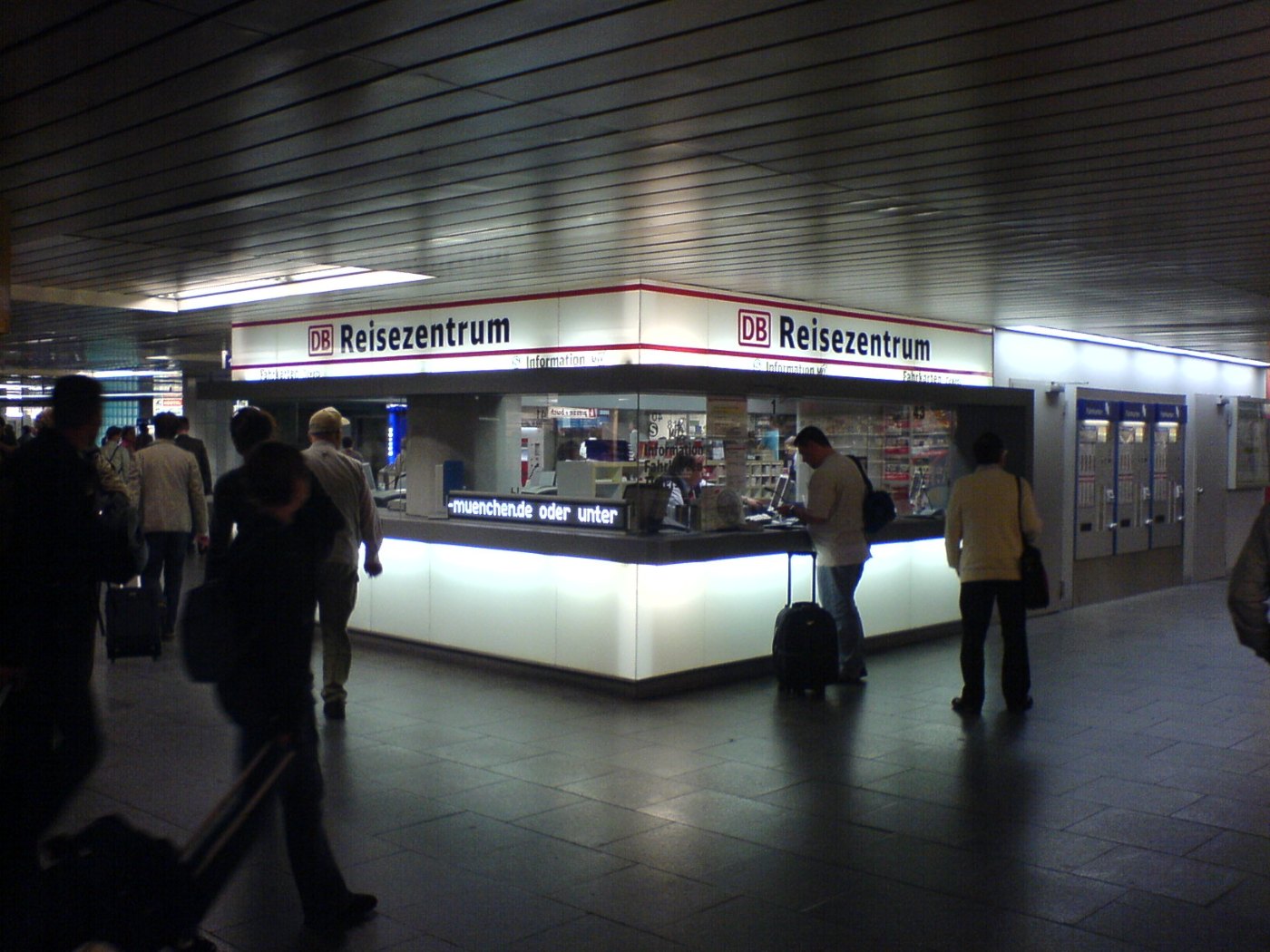 München Hbf Zwischengeschoß Reisezentrum der DB