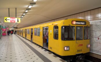 U9 im U Bahnhof Zoologischer Garten