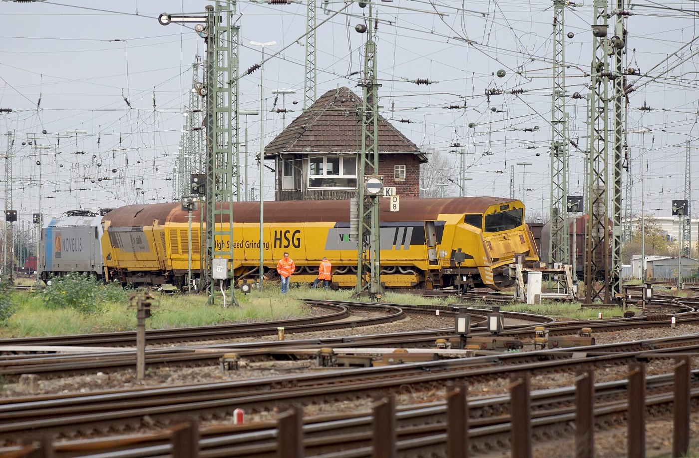 Entgleisung des HSG Schienenschleifzugs an der Südeinfahrt des Rangierba