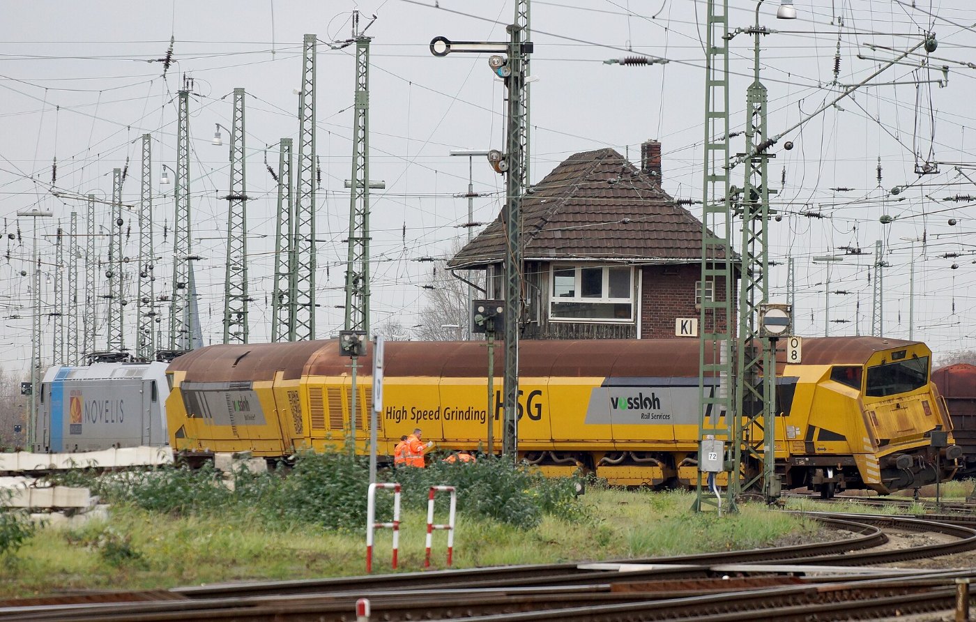 Entgleisung des HSG Schienenschleifzugs an der Südeinfahrt des Rangierba