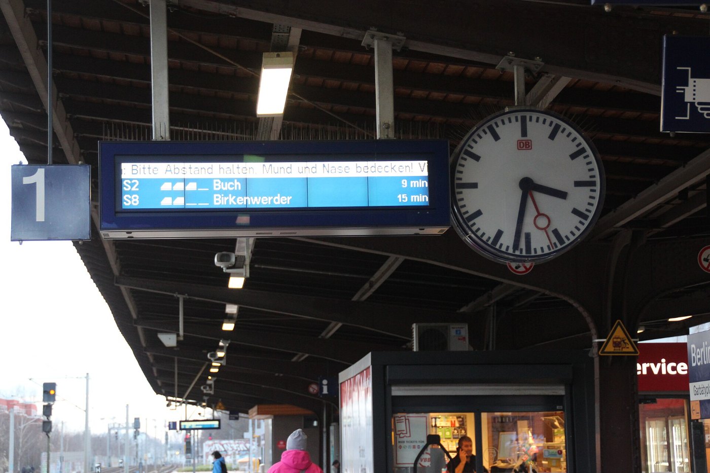 LCD Display am Bahnhof Pankow