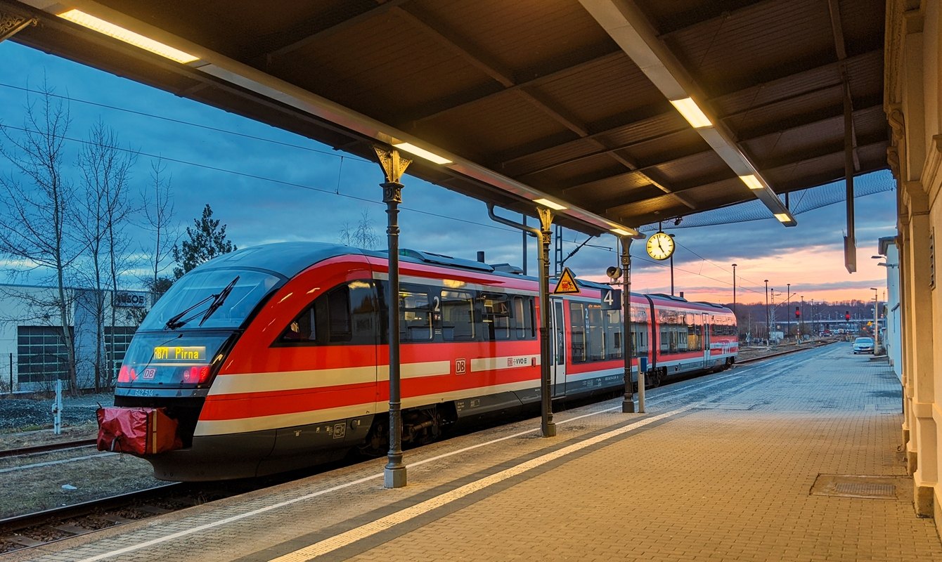 Pirna Bahnhof Bahnsteig 4 mit Siemens Desiro Classic als RB 71 nach Neus
