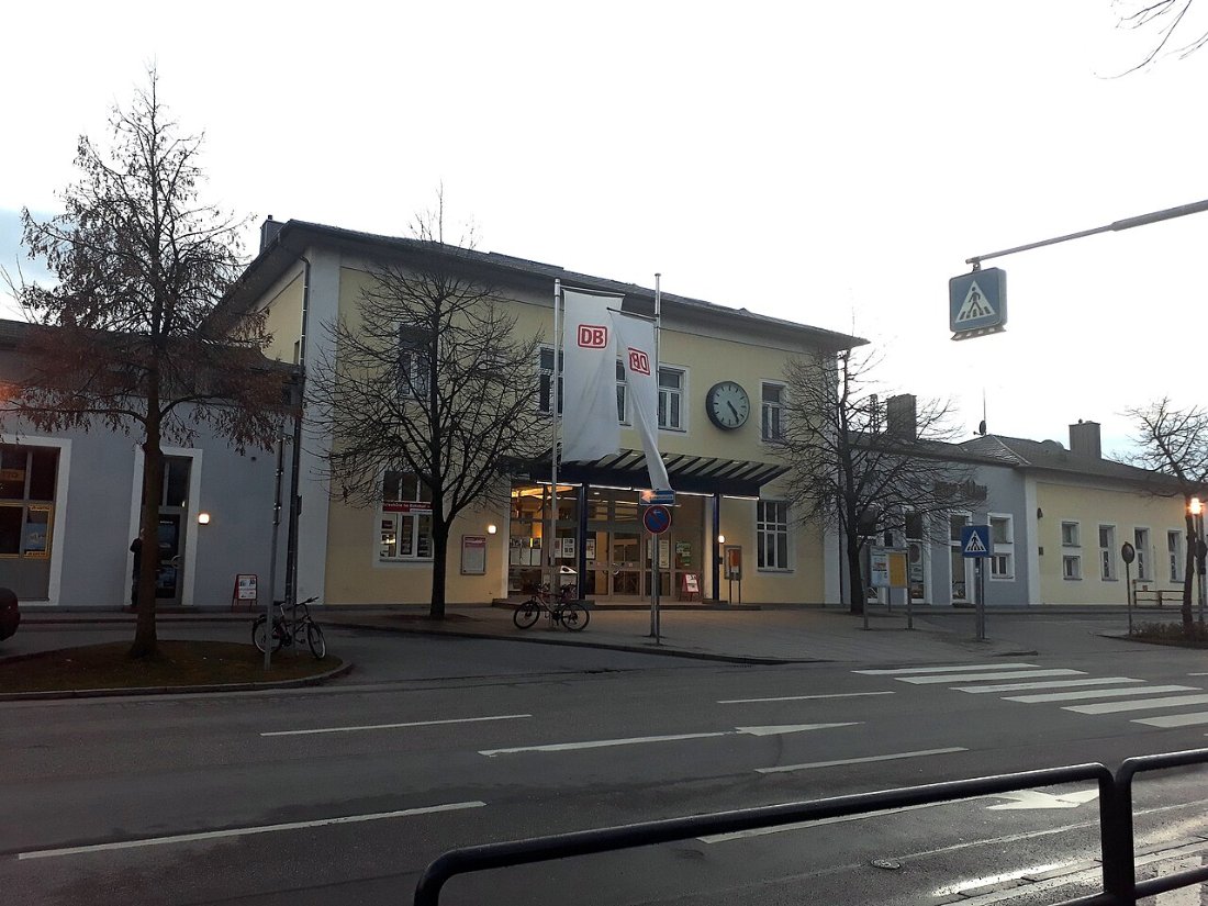 Straubing Bahnhof Hauptgebaeude