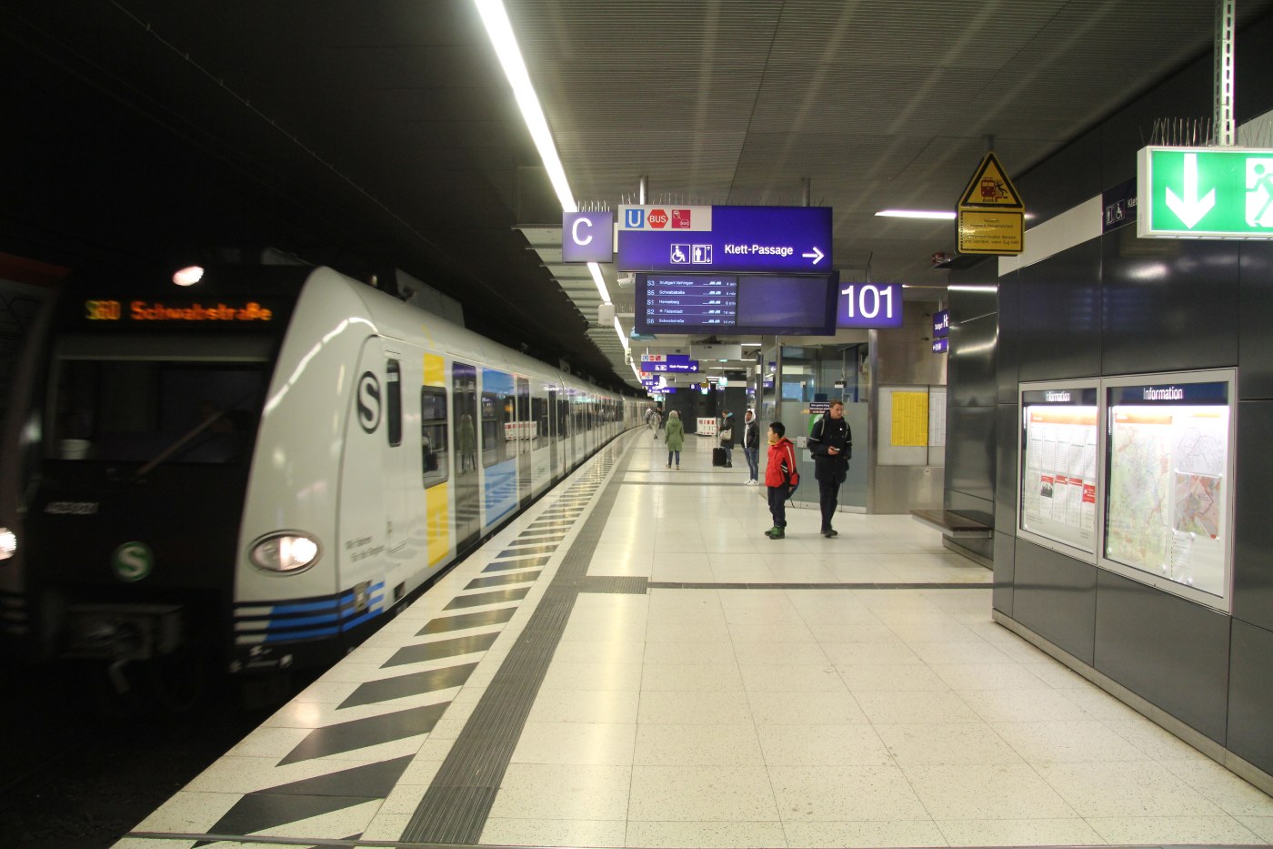 S-Bahn im Stuttgarter Hauptbahnhof