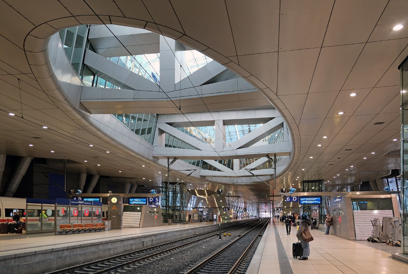 The Squaire Frankfurt Flughafen Fernbahnhof 6