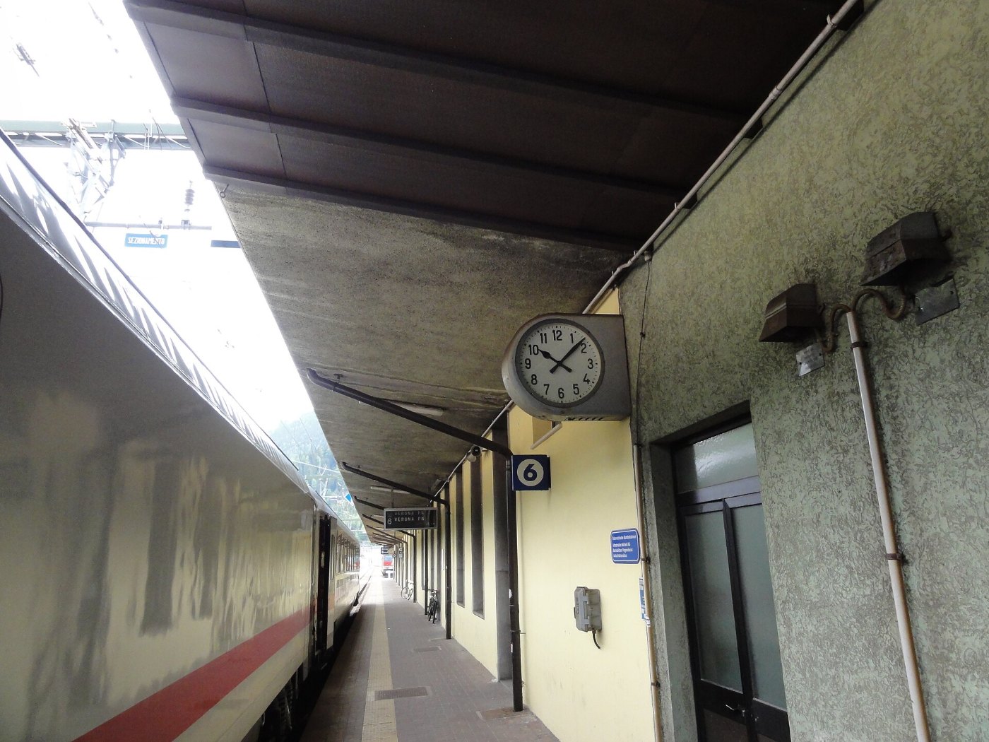 Brenner Bahnhof Uhr
