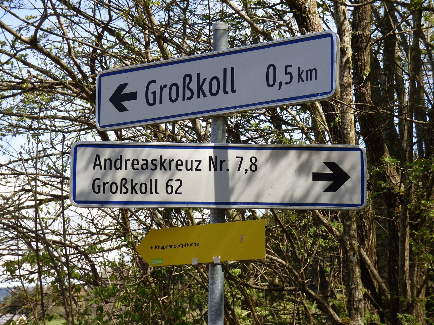 Wegweiser Großkoll Andreaskreuz