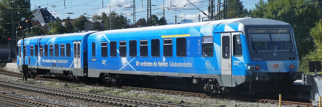Gäubodenbahn Triebzug im Bahnhof Traunstein, 1