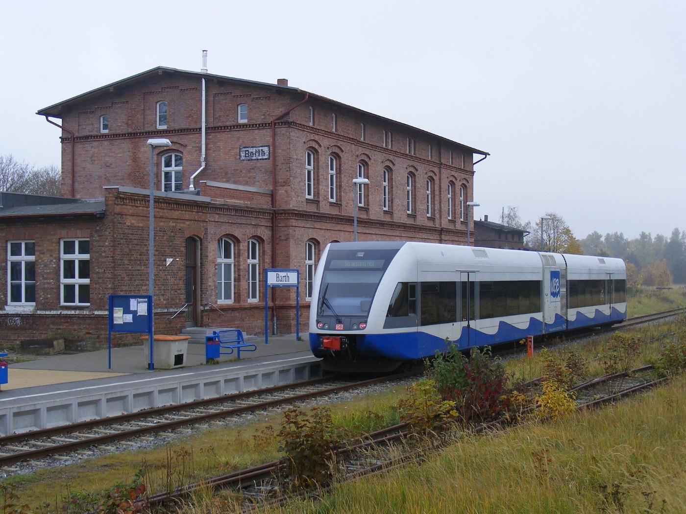Zug am Bahnhof Barth Usedomer Bäderbahn GmbH ()