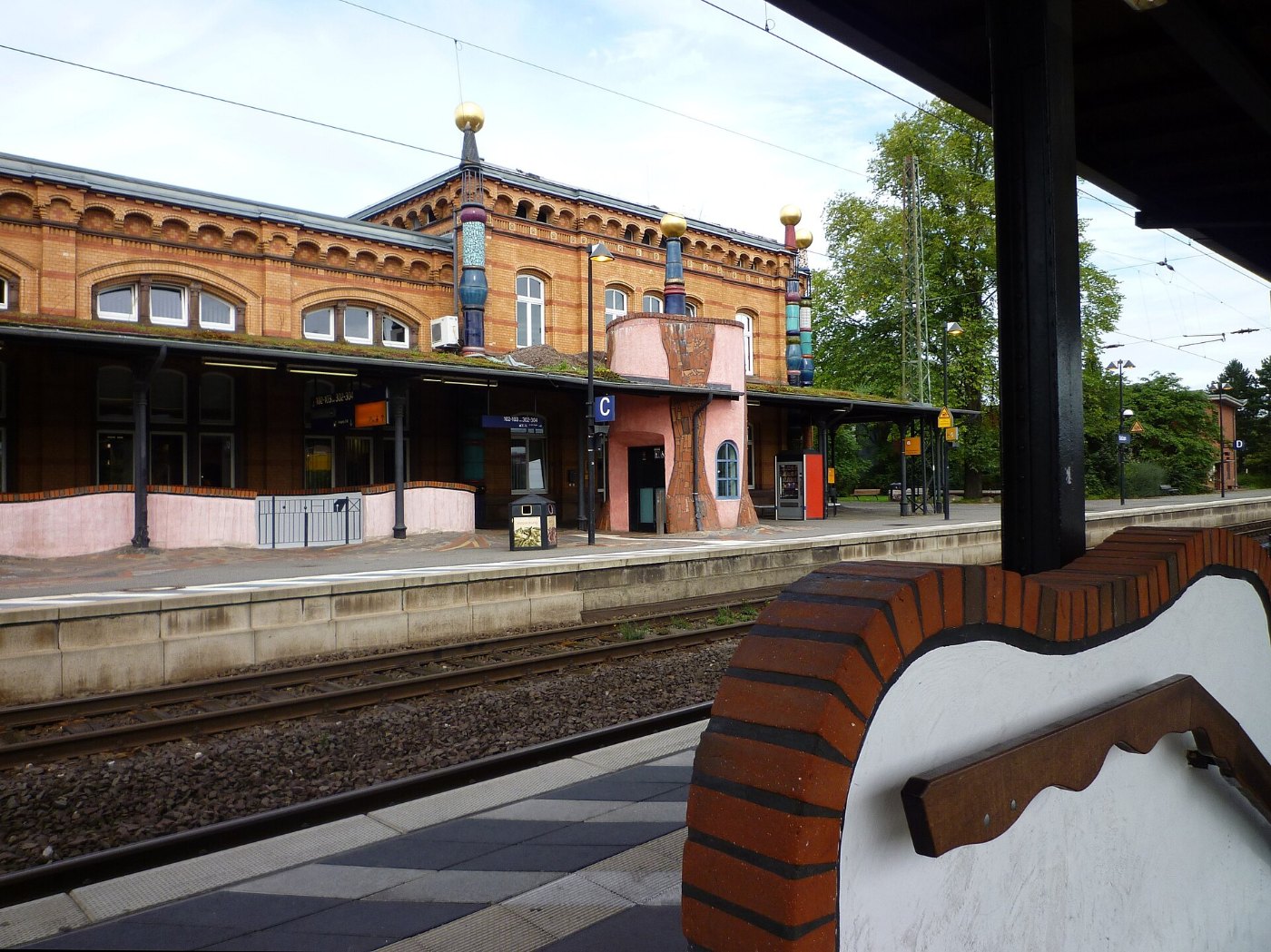 Uelzen Bahnhof von Friedensreich Hundertwasser05