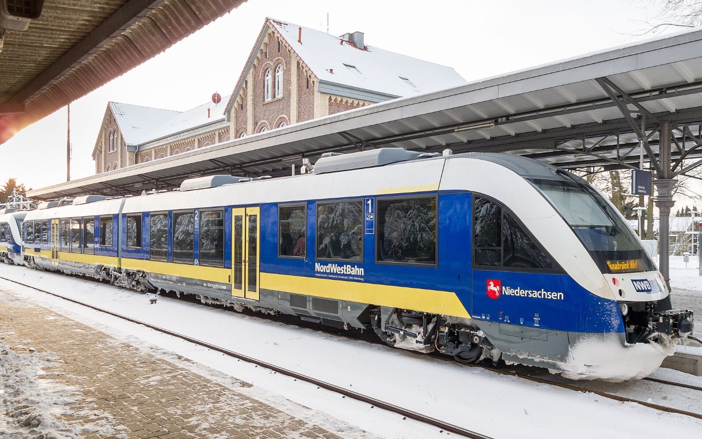 LINT 41 der NWB im Bahnhof Varel