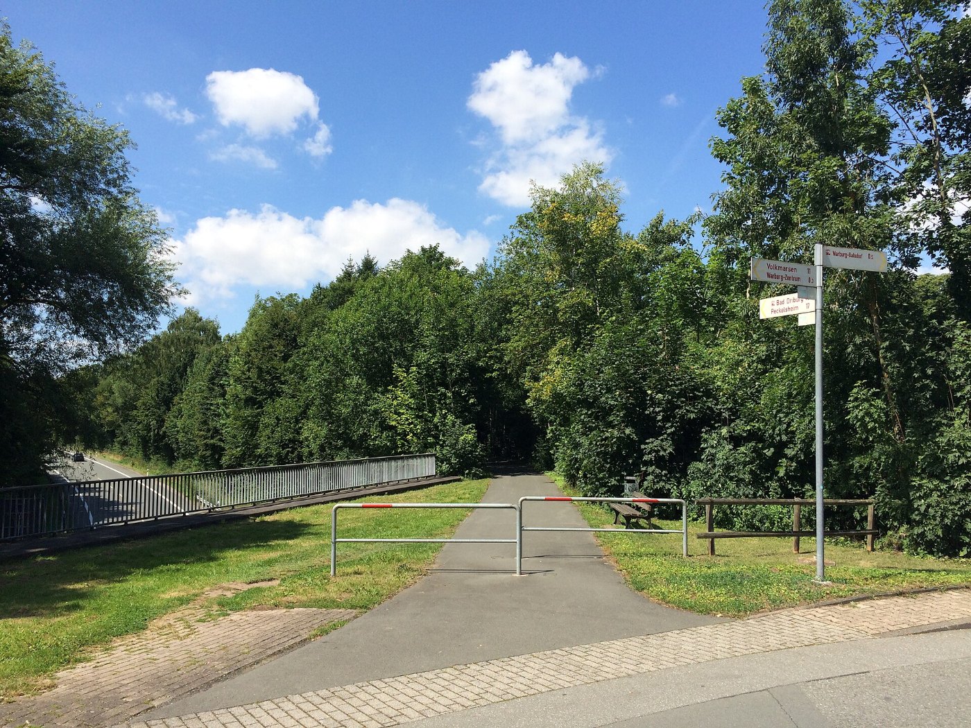Radweg Warburg B 7 Abzweig Bahnhof
