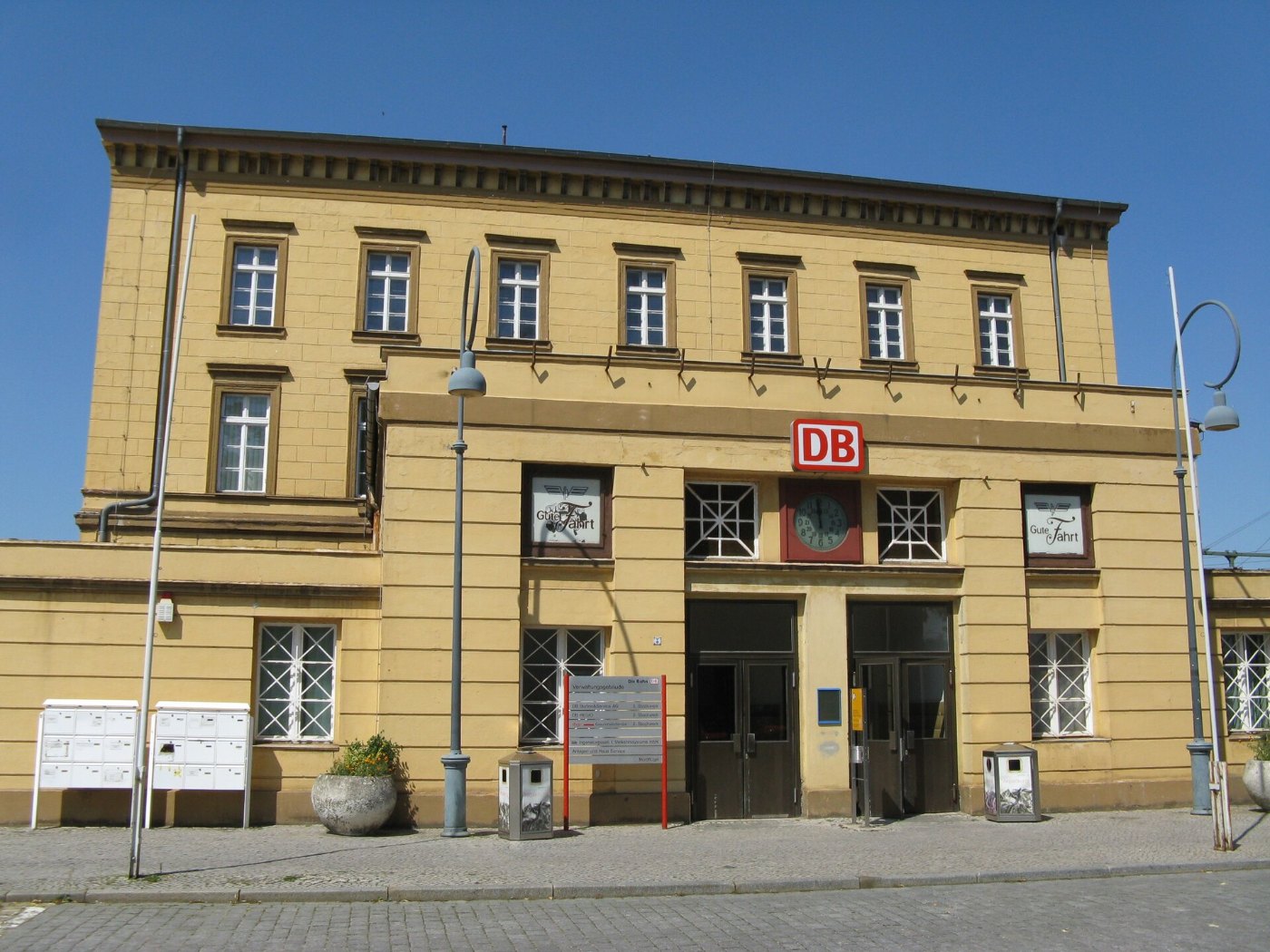Wittenberge Bahnhof Eingang 2009 07 27 089