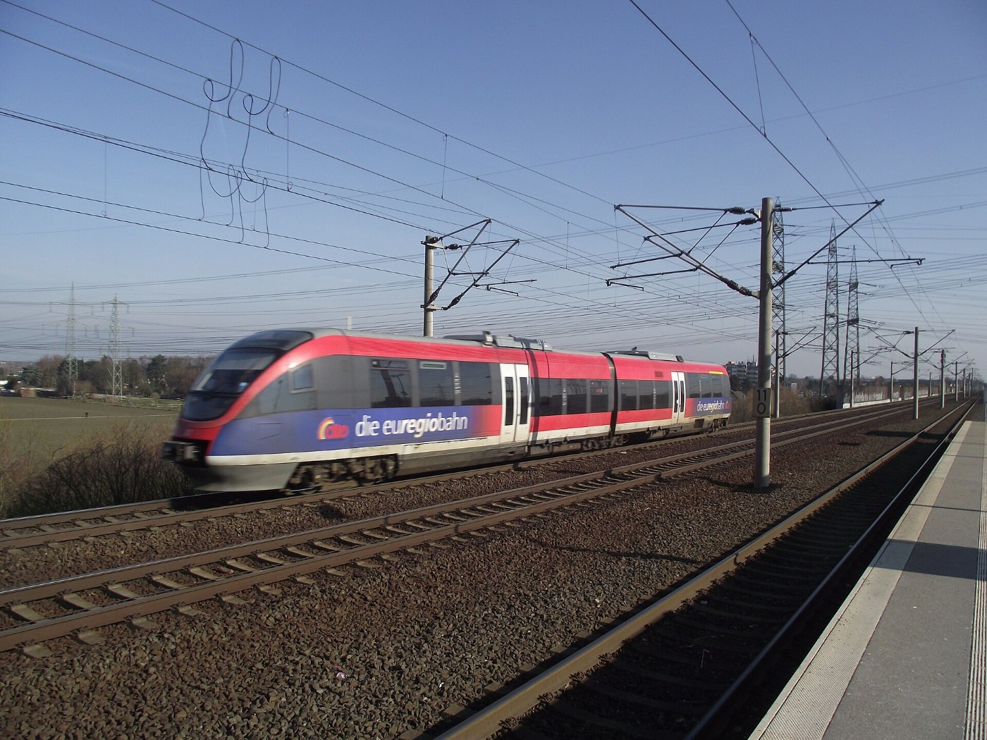 Keulen Weiden West S bahn station fast train