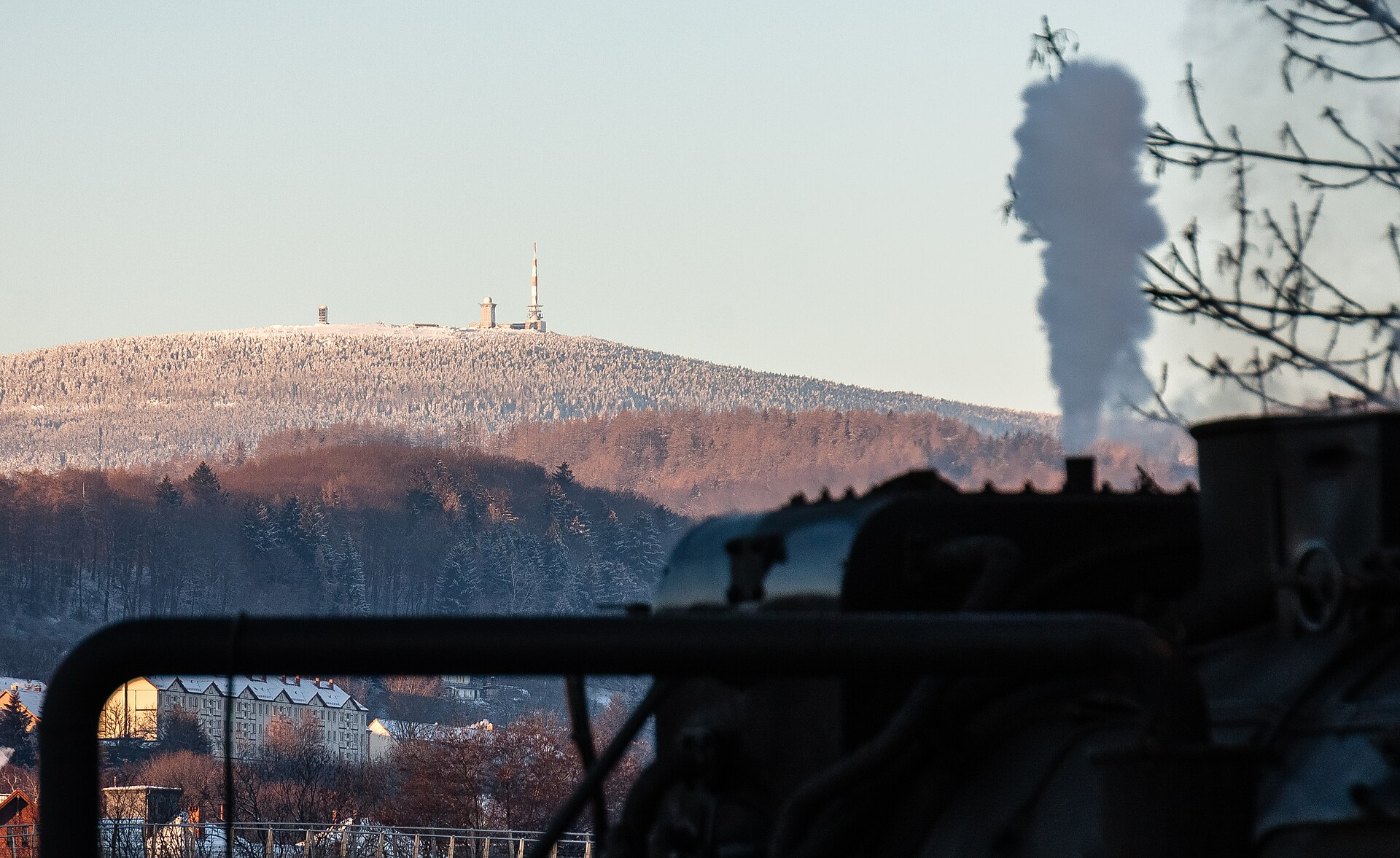 Blick vom Bahnhof Wernigerode zum Brocken