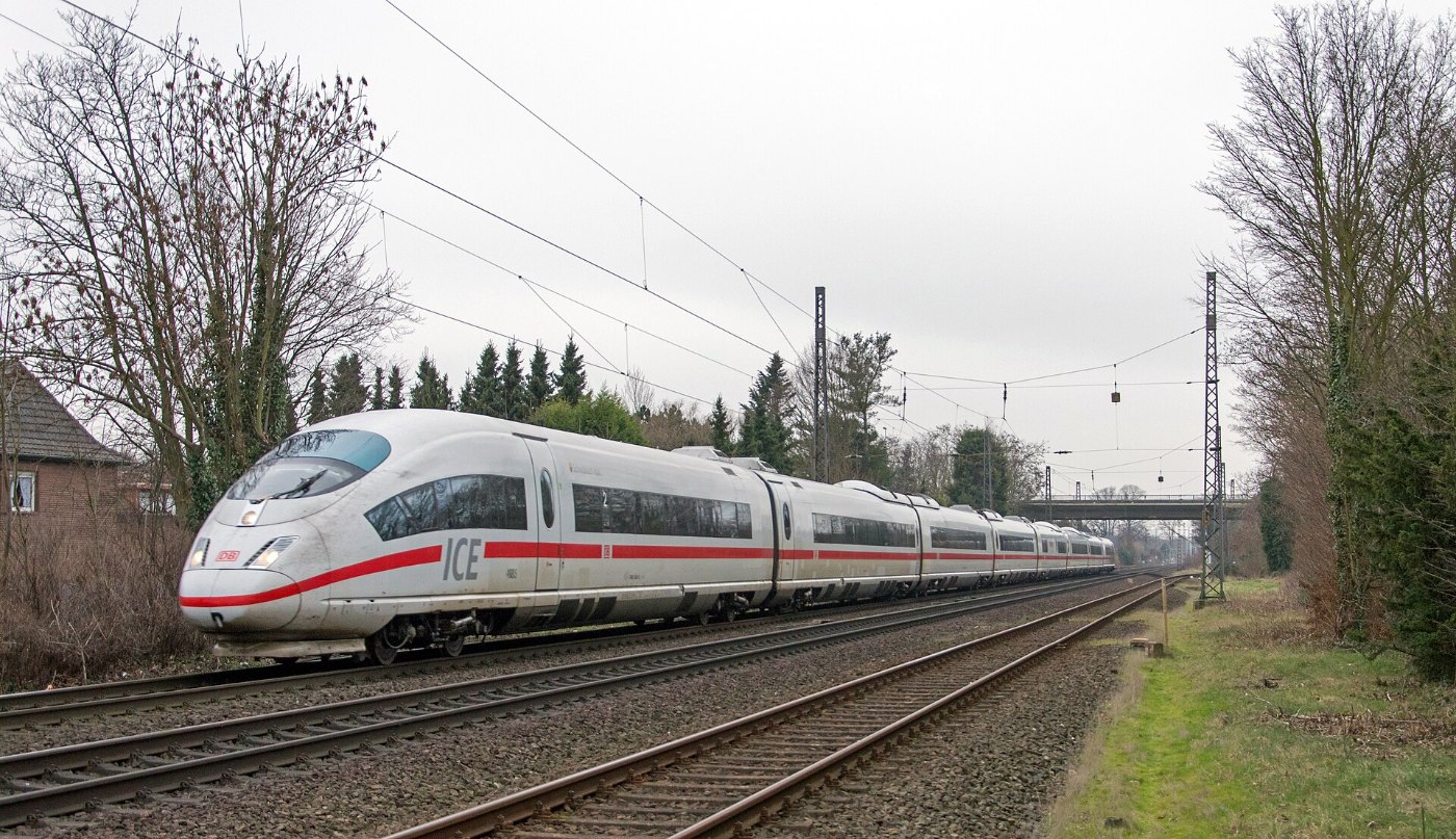 Wesel ICE 3M 4685 naar Frankfurt ()