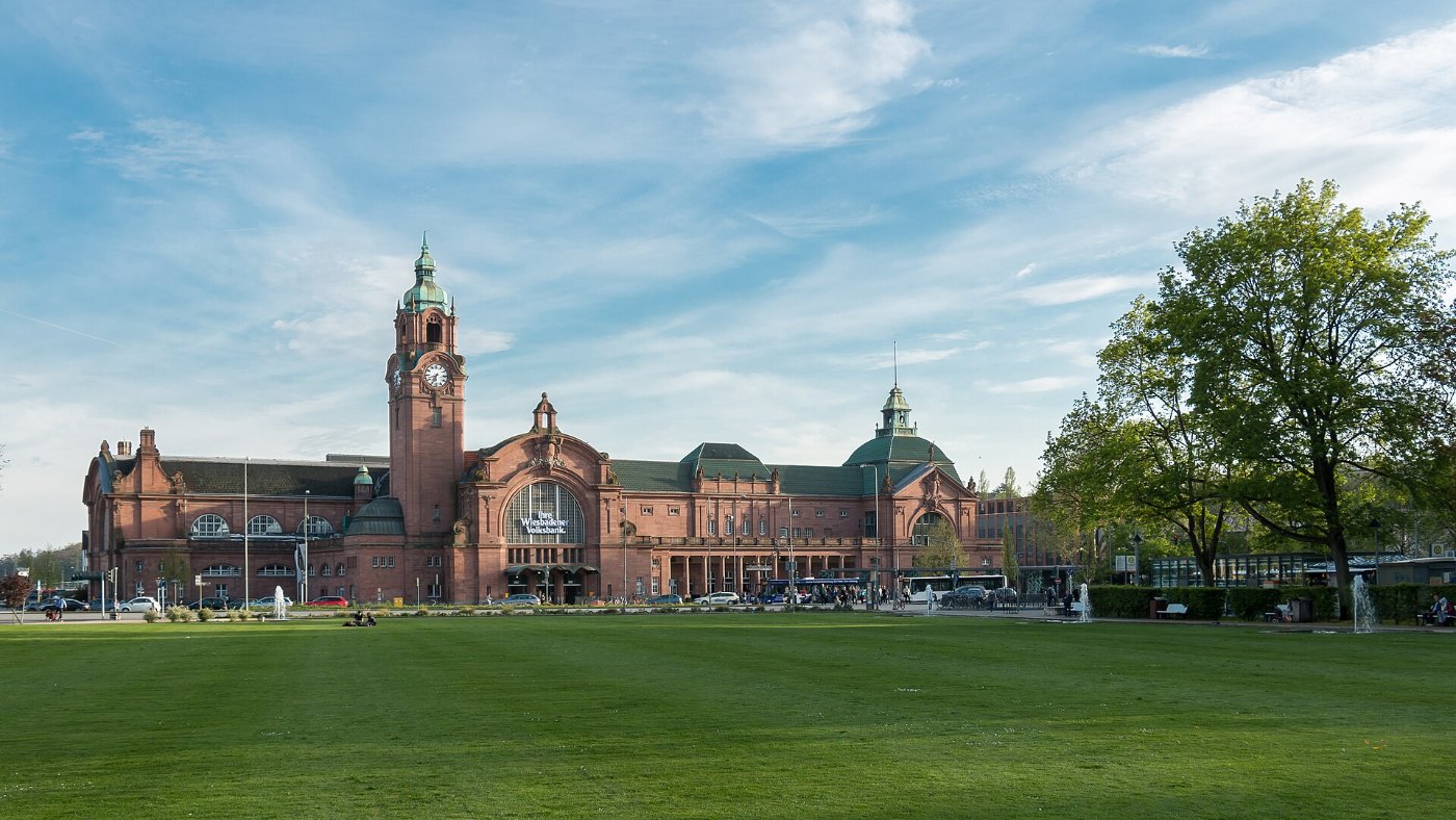 MK10852 Wiesbaden Hauptbahnhof