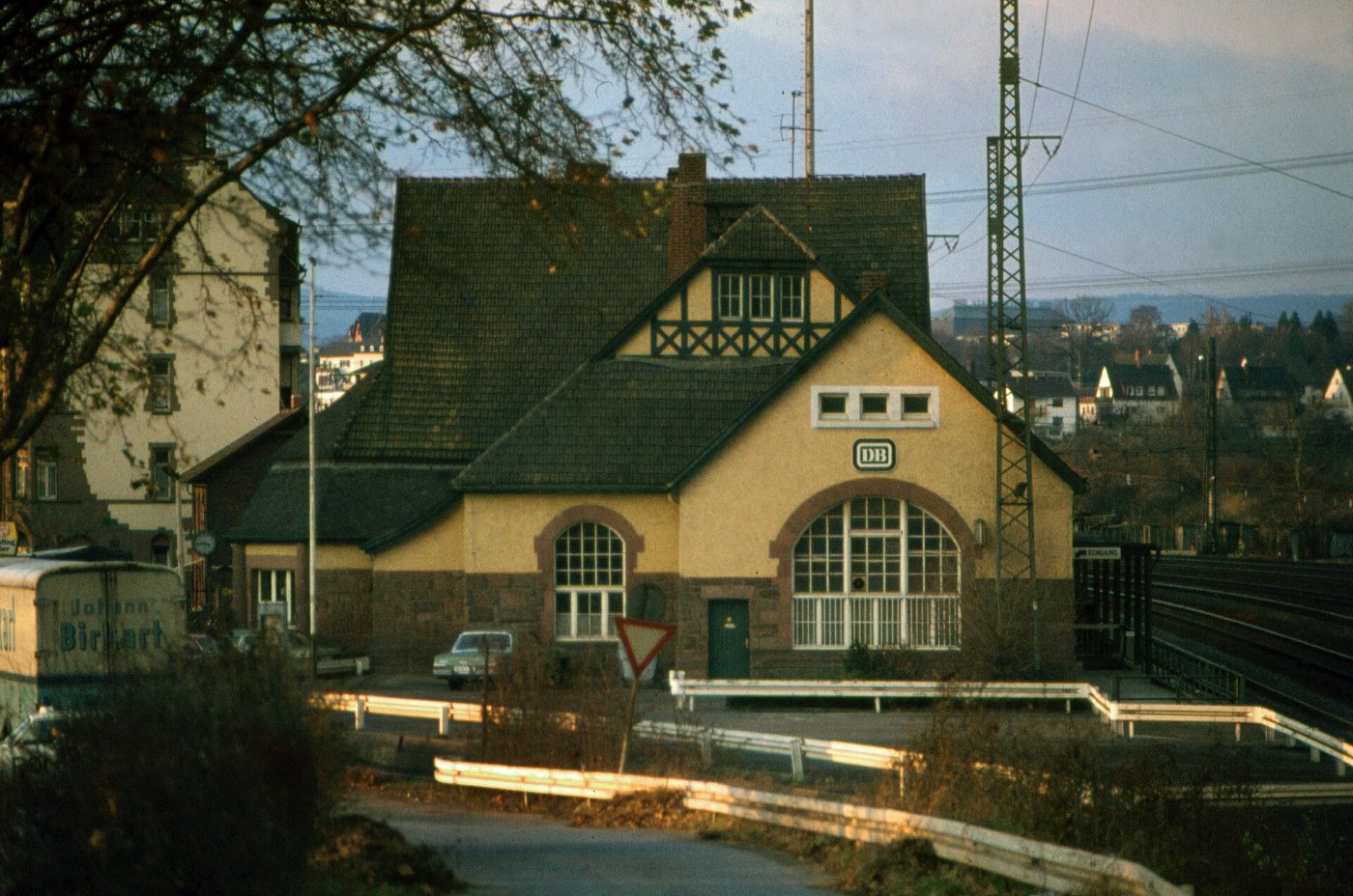 Empfangsgebäude des Bahnhofs Wiesbaden Ost