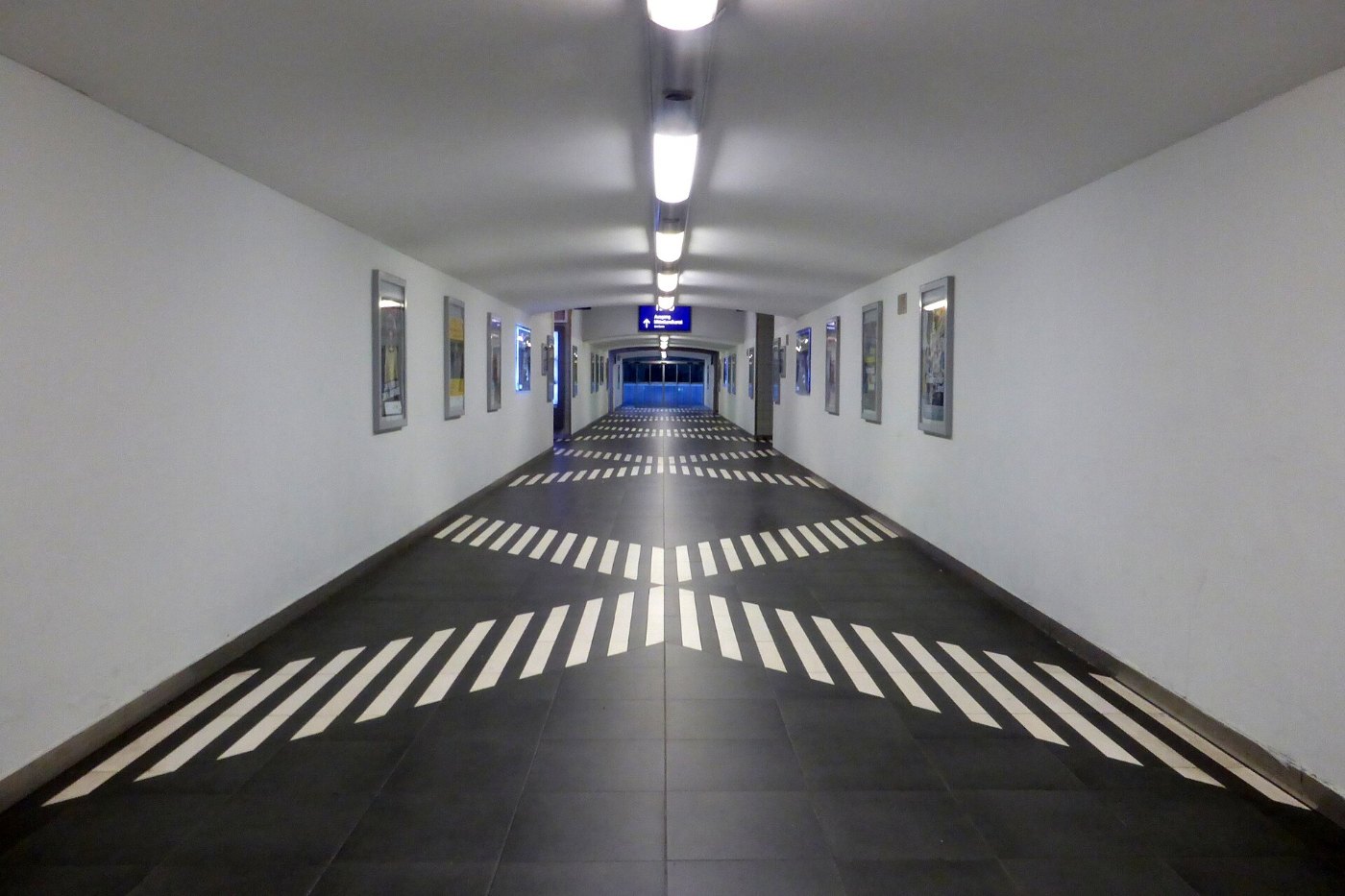 Hauptbahnhof Wolfsburg, Daniel Buren, 3