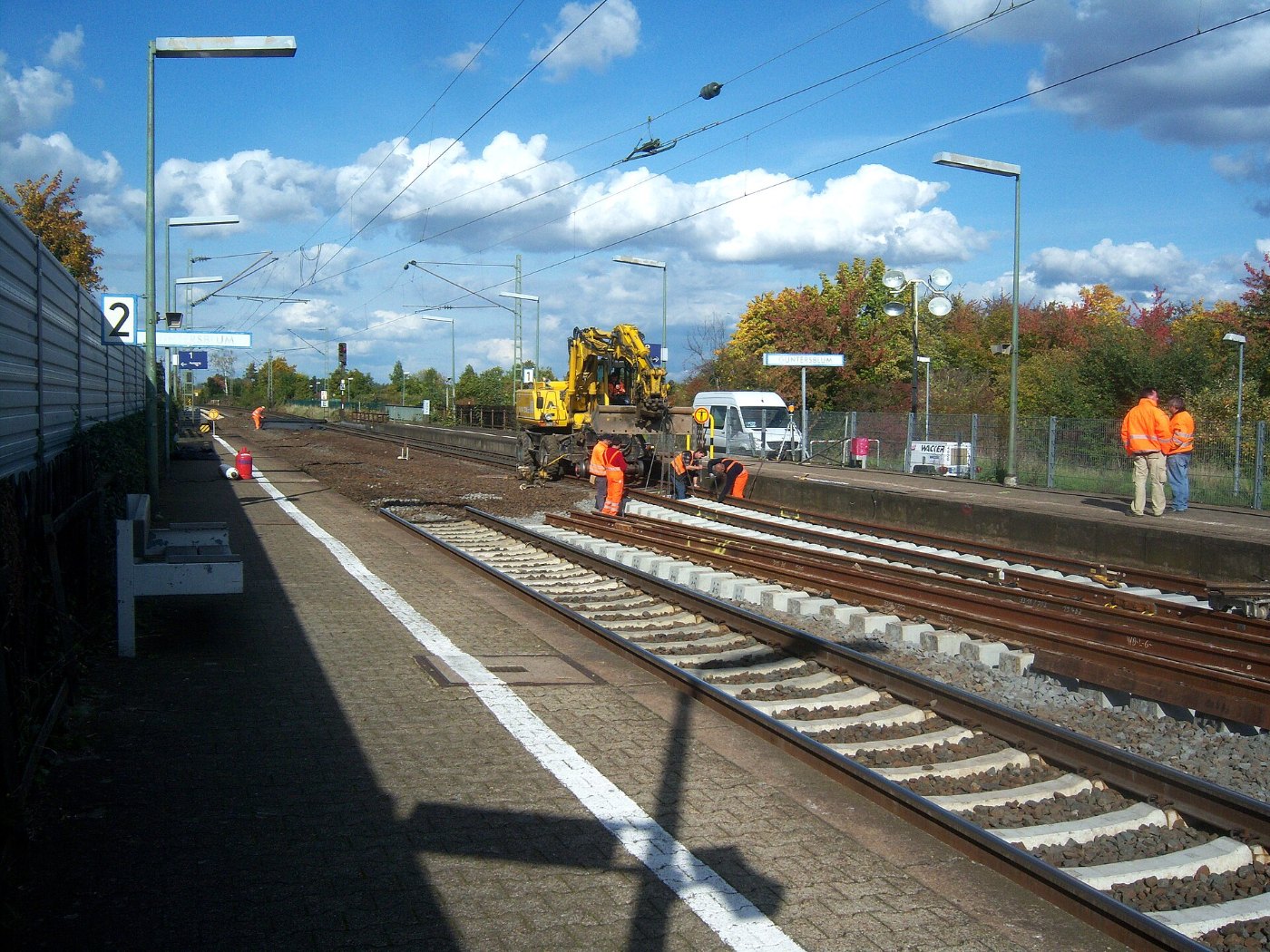Guntersblumer Bahnhof auf Bahnsteig Richtung Worms Richtung Mainz (Weich
