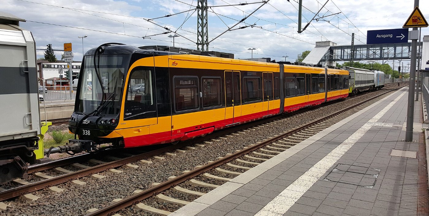 Oppenheimer Bahnhof auf Bahnsteig zu Gleis 1 Richtung Worms (NET 2012 (N