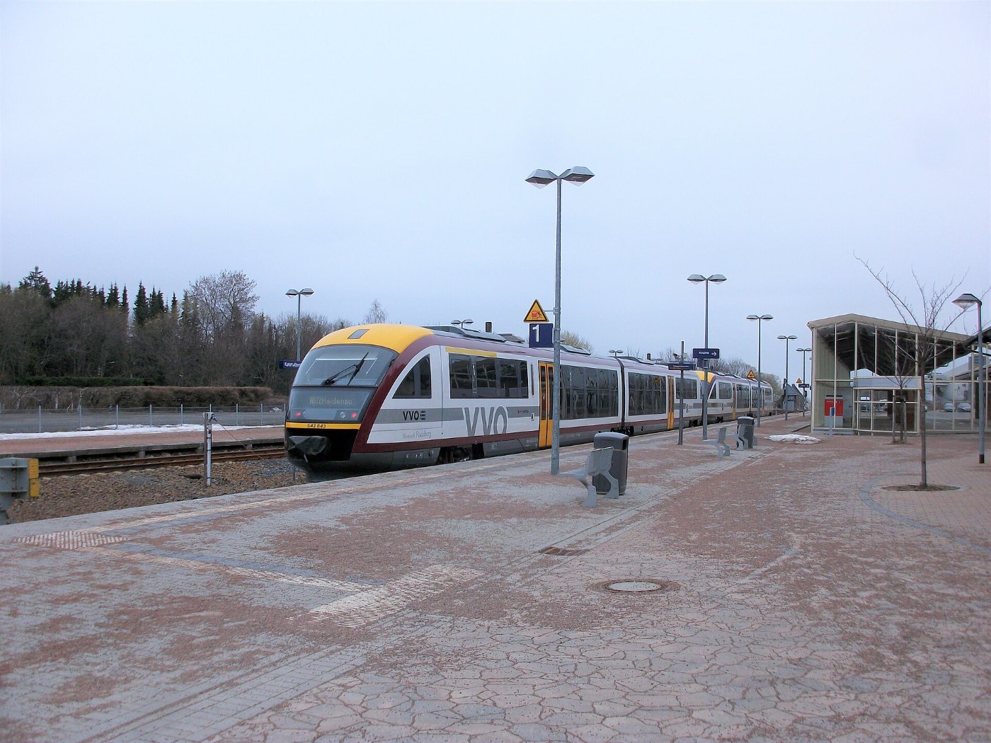 Bahnhof Kurort Altenberg mit Zug der Städtebahn Sachsen nach Heidenau (1