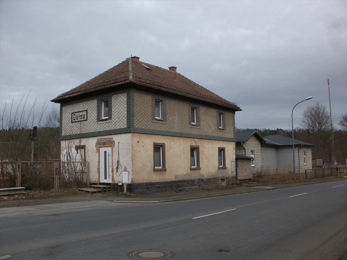 Bahnhof Greiz Dölau, Wohnhaus (Straßenseite)
