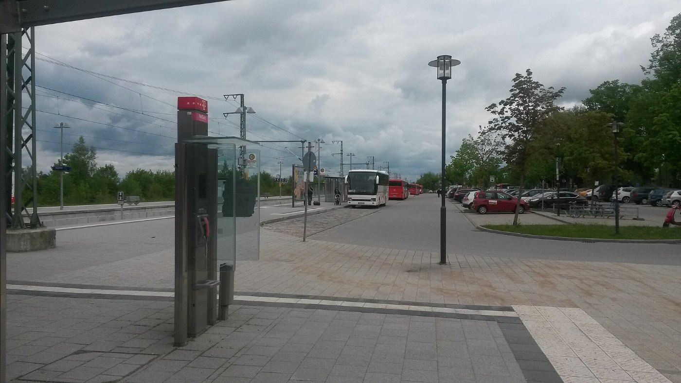ZOB Murnau direkt neben Gleis 1
