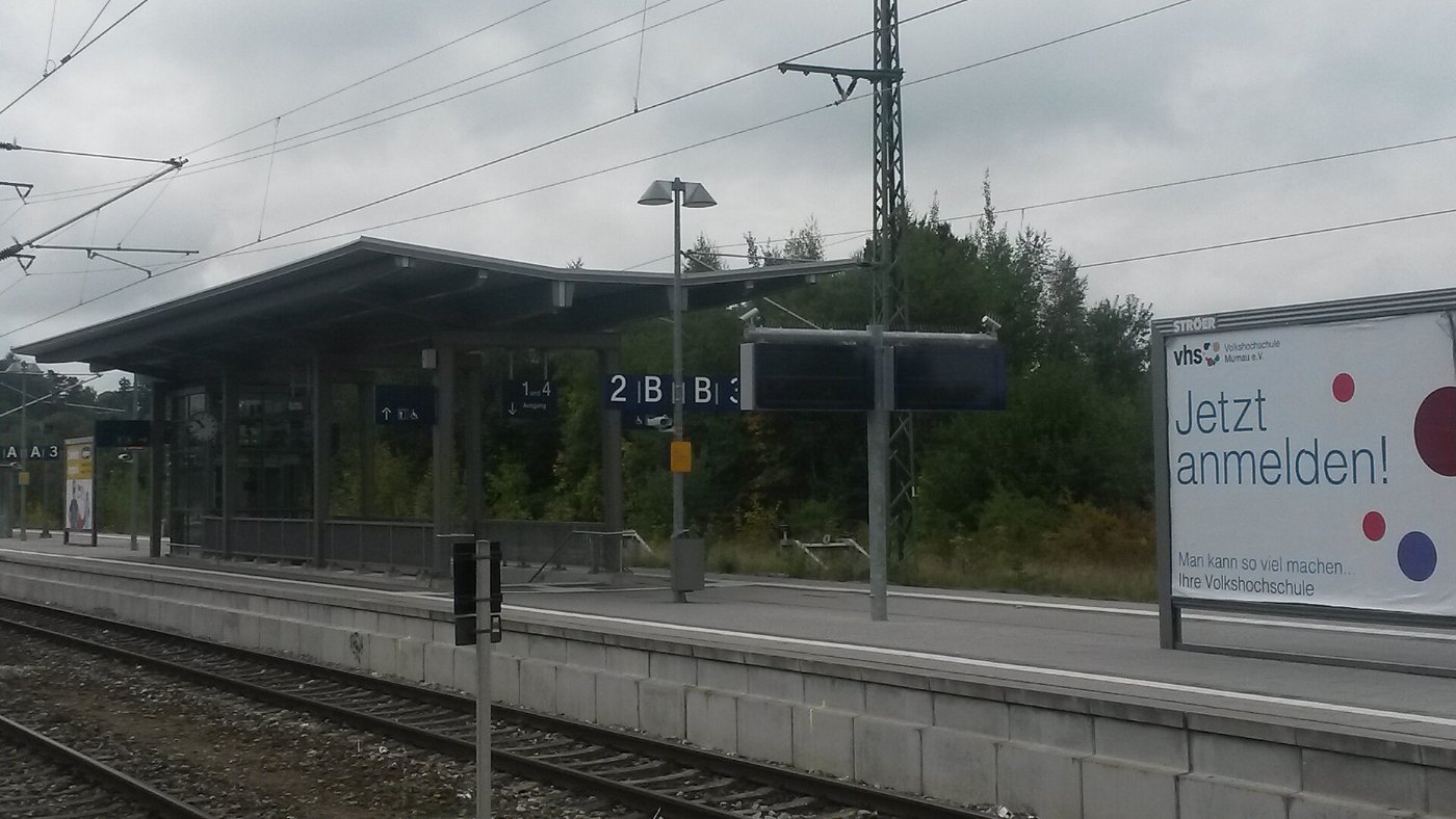 Bahnhof Murnau Fahrgastinformationsanzeiger am Gleis 2 und 3 , 2.Perspek