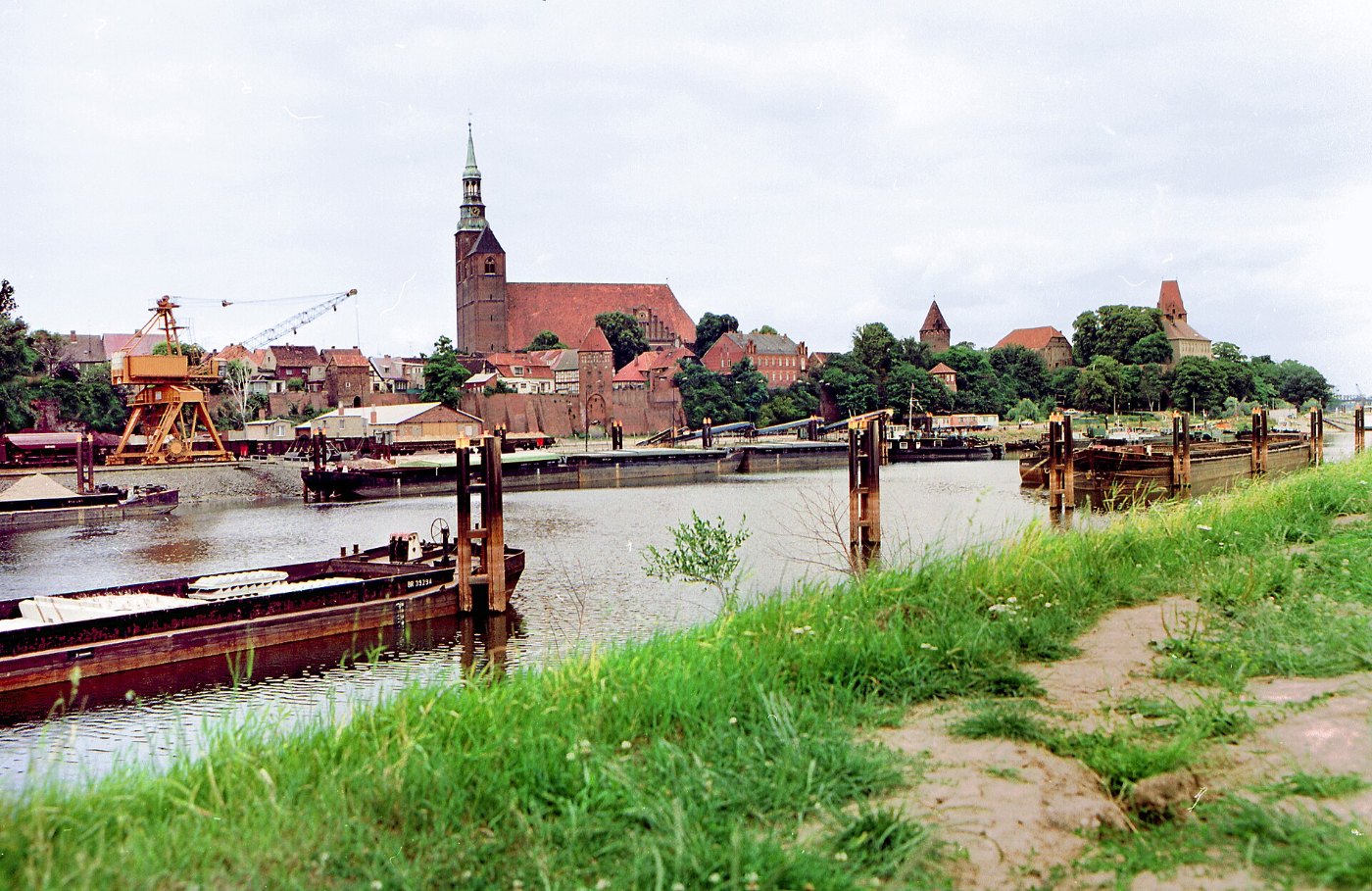 NR Tangermünde Hafen und Stadtansicht