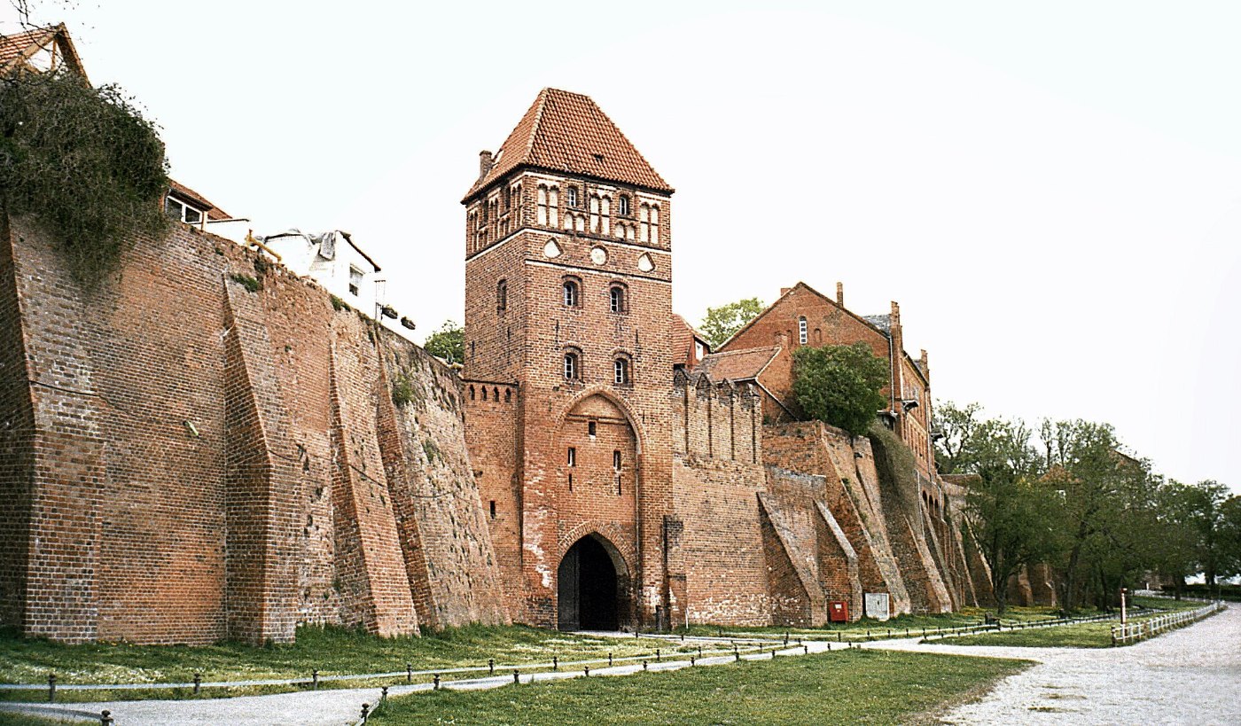 NR Tangermünde Stadtmauer mit Elbtor