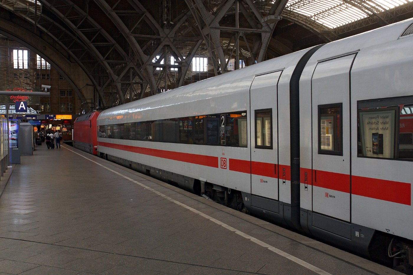 DB Baureihe 101 mit ex Metropolitan in Leipzig