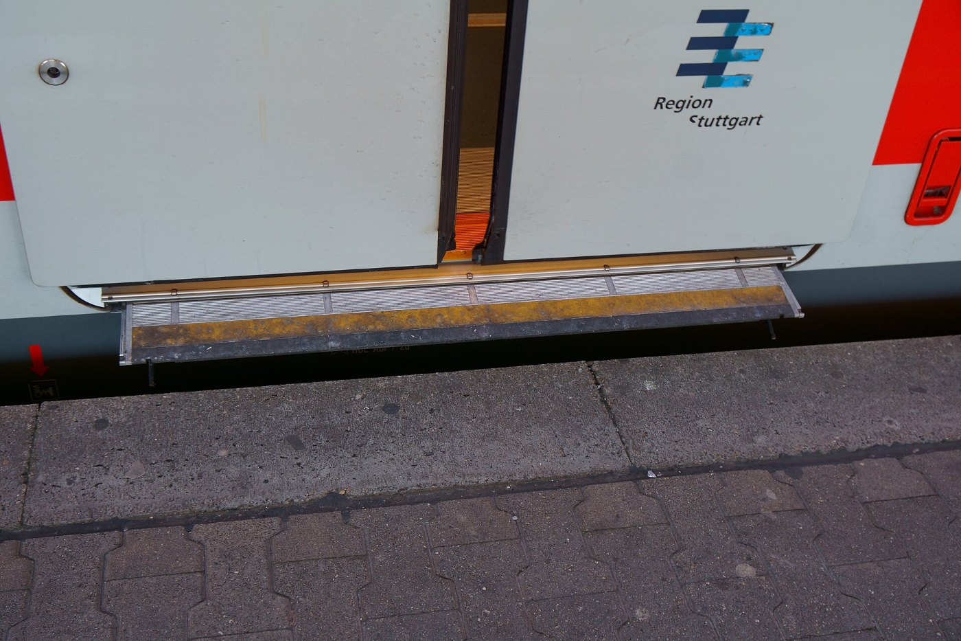 Trittstufen S Bahn Stuttgart 02