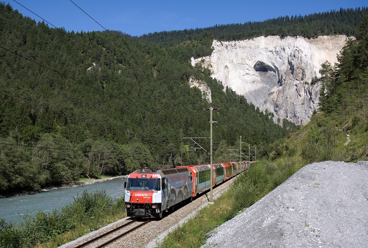 Glacier Express in der Vorderrheinschlucht