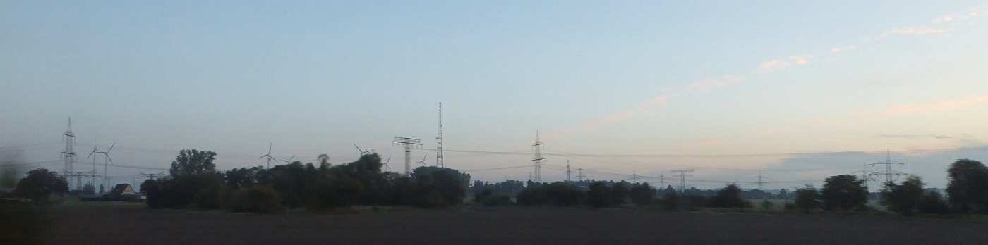 xl P Winkraftanlagen (WKA) an der Schnellfahrstrecke Hannover–Berlin wes