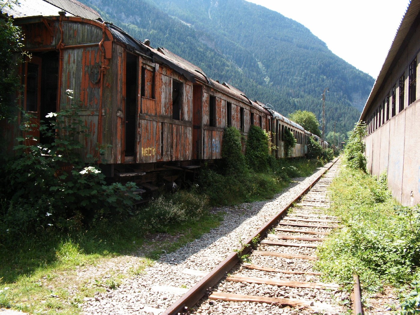 Tren abandonado en la Estacion Internacional de Canfranc (2)