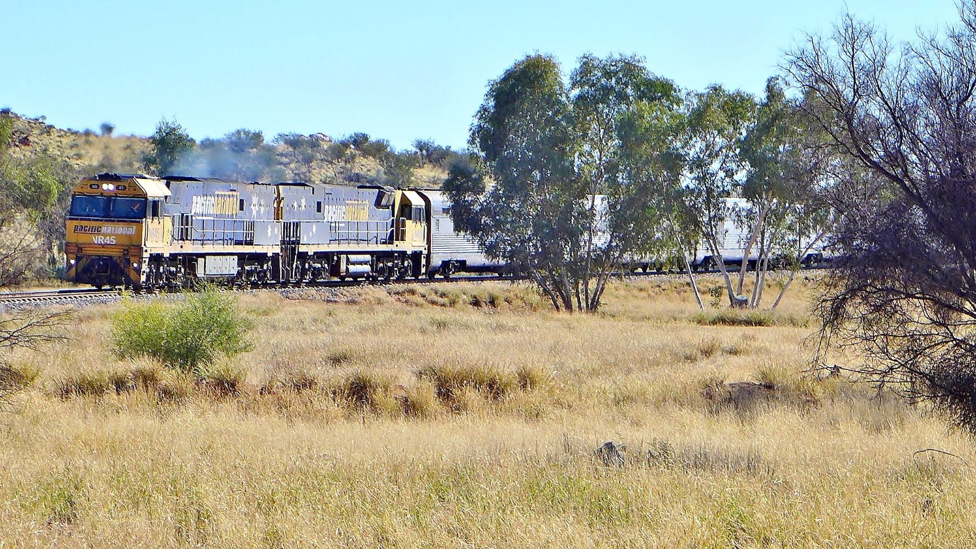 NR45 + NR10 + Ghan Alice Springs, 2015 (01)