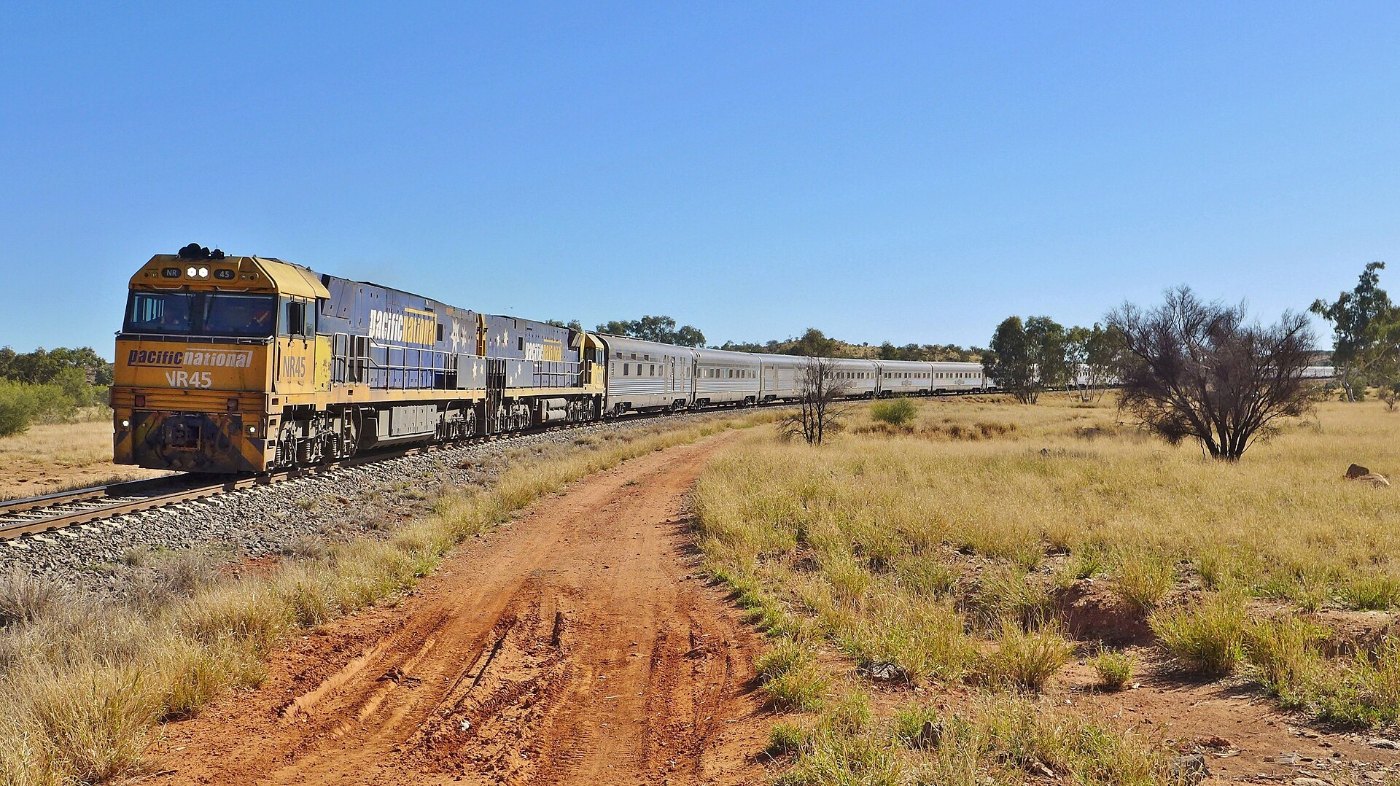 NR45 + NR10 + Ghan Alice Springs, 2015 (02)
