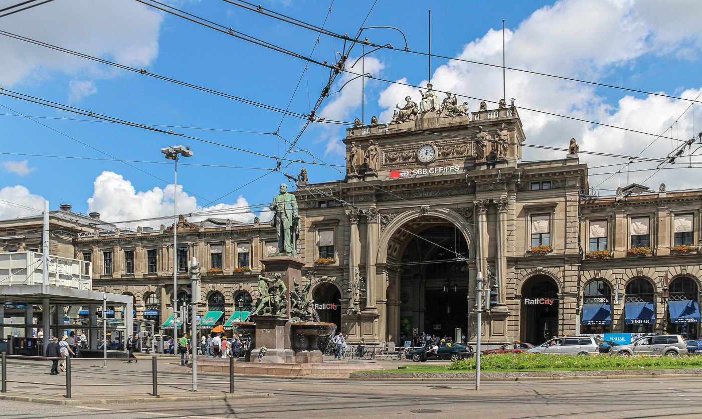 Zürich (Schweiz), Bahnhof 2011 1386