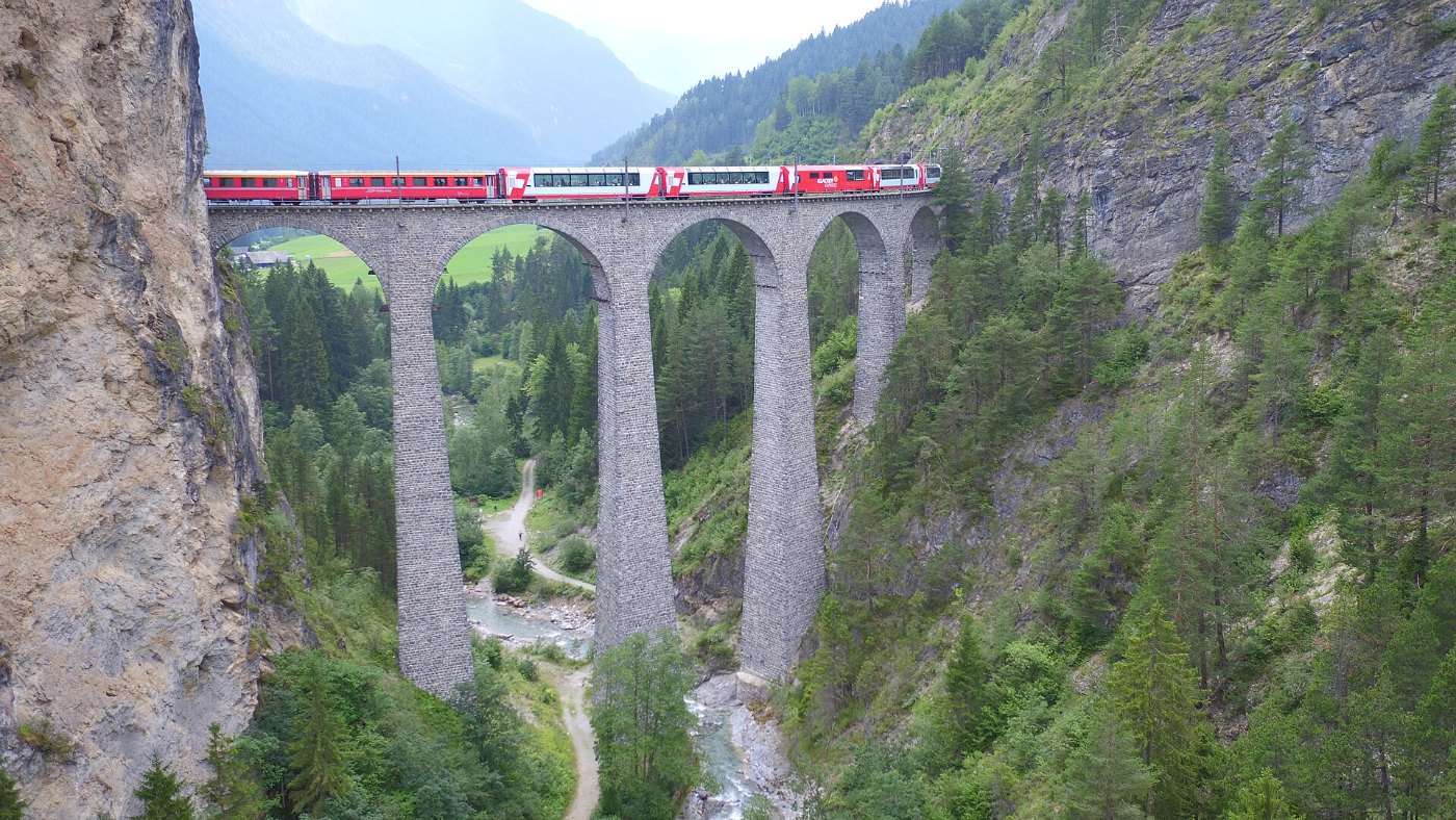 Landwasserviadukt, aerial photography from northeast 2