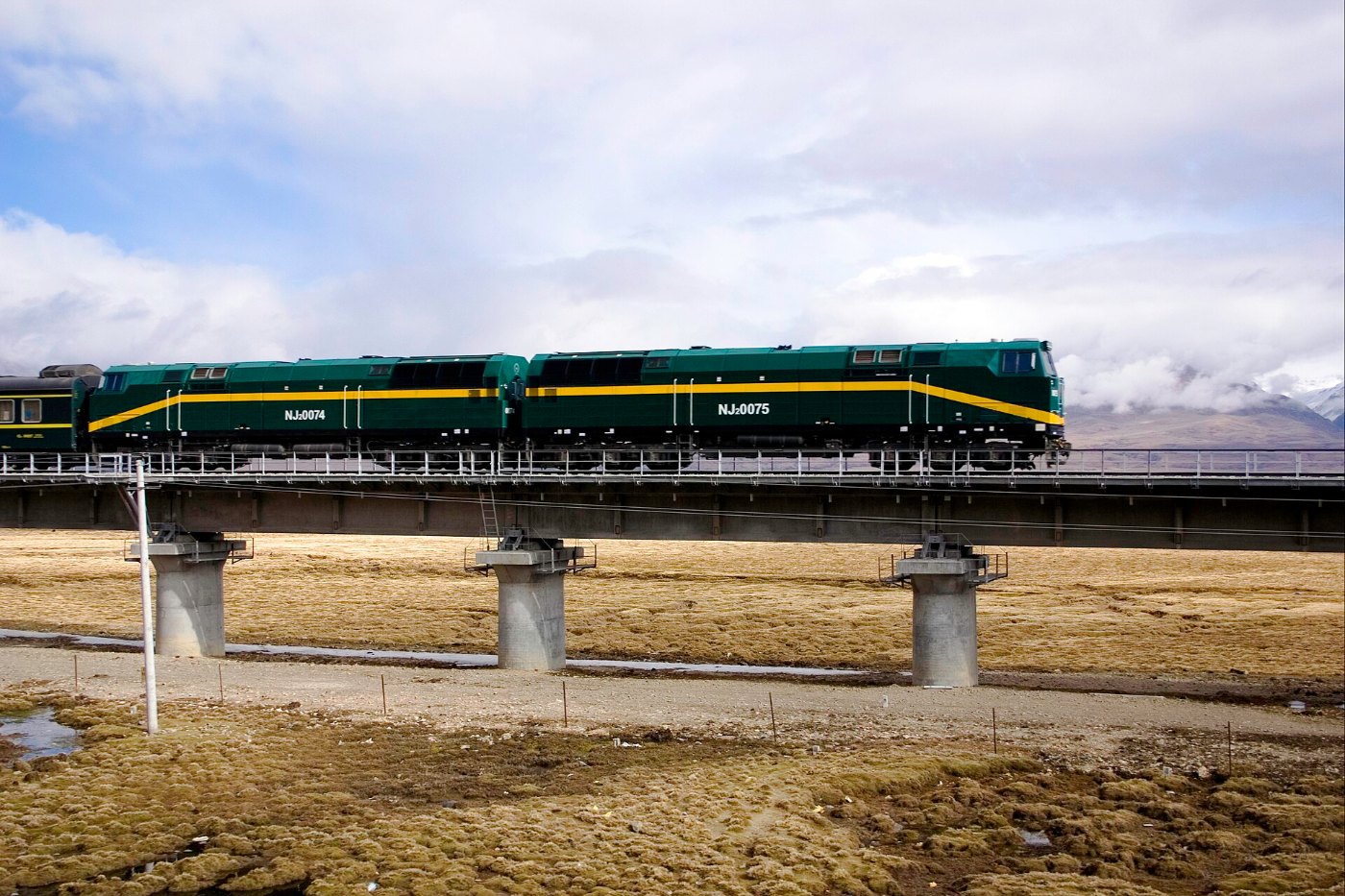 NJ2 0074 and 0075 on Qinghai Tibet Railway