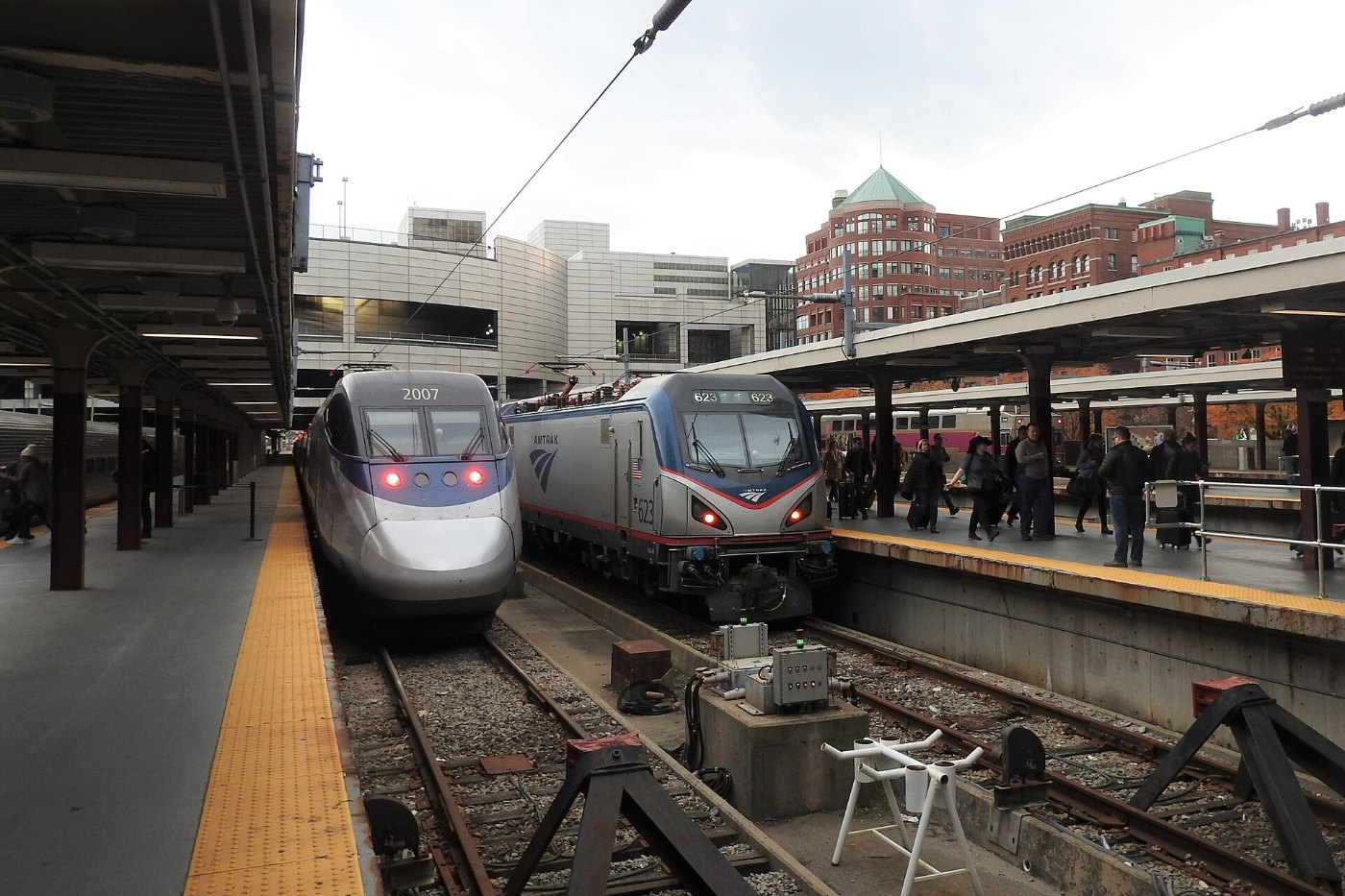 Amtrak 623 & Acela 2007 at South Station 2019 jeh