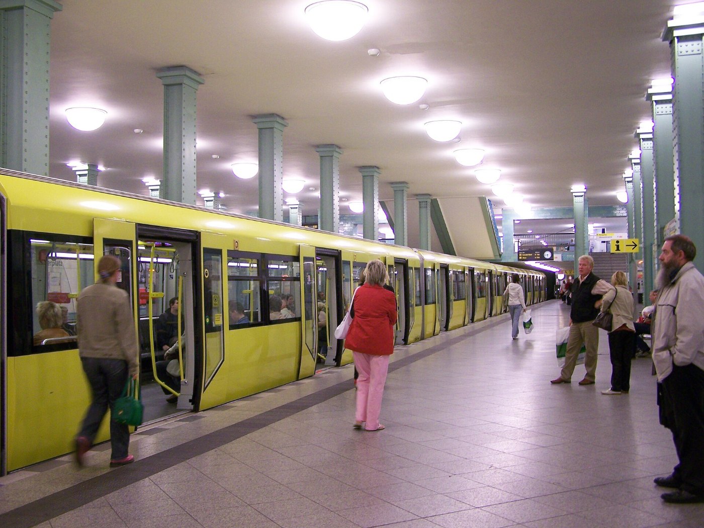 U Bahn Berlin Alexanderplatz U5