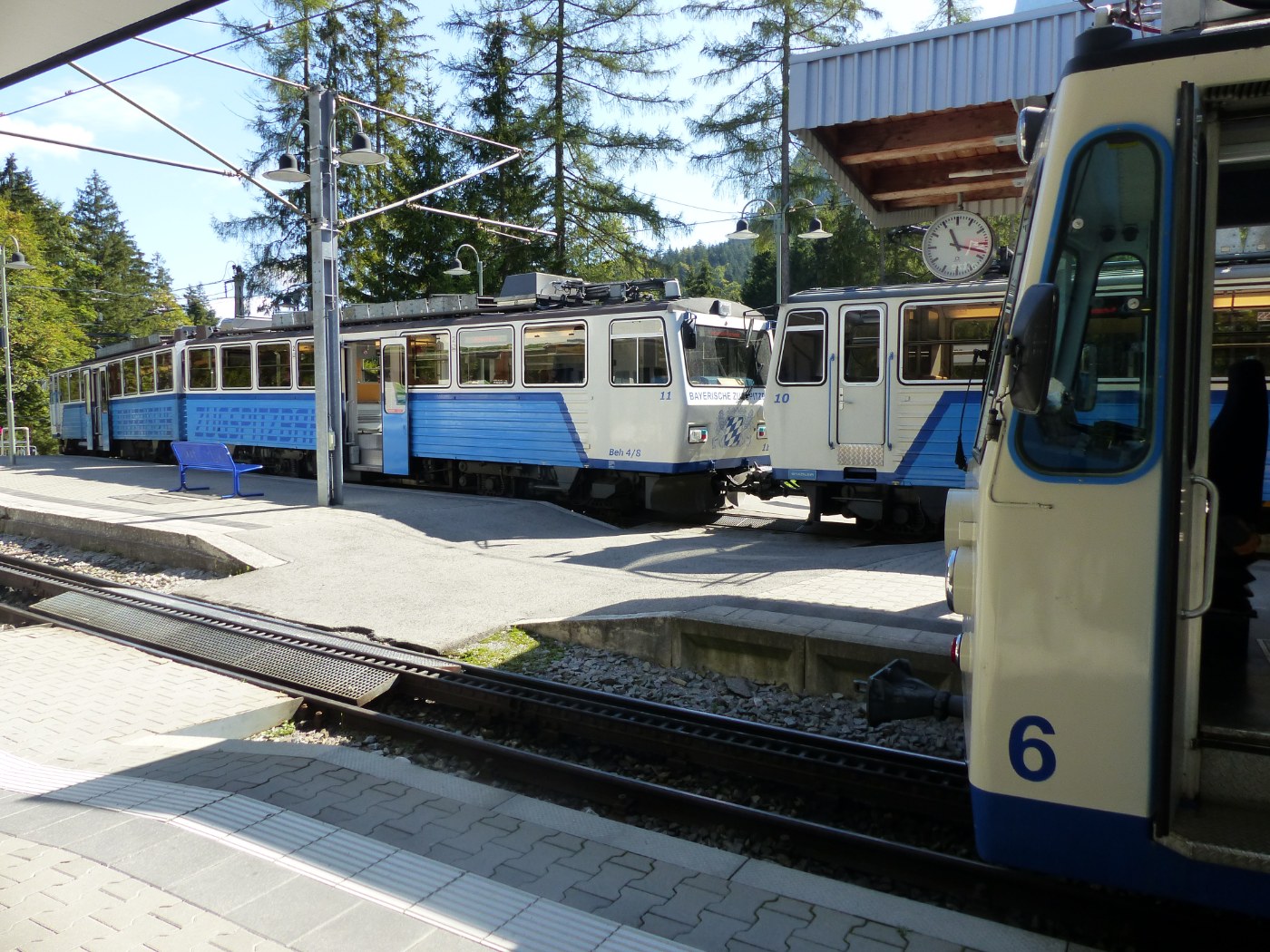 Moderne Triebwagen der Bayerischen Zugspitzbahn
