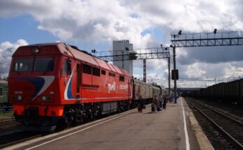 ТЭП70БС 100 с поездом на станции Тында